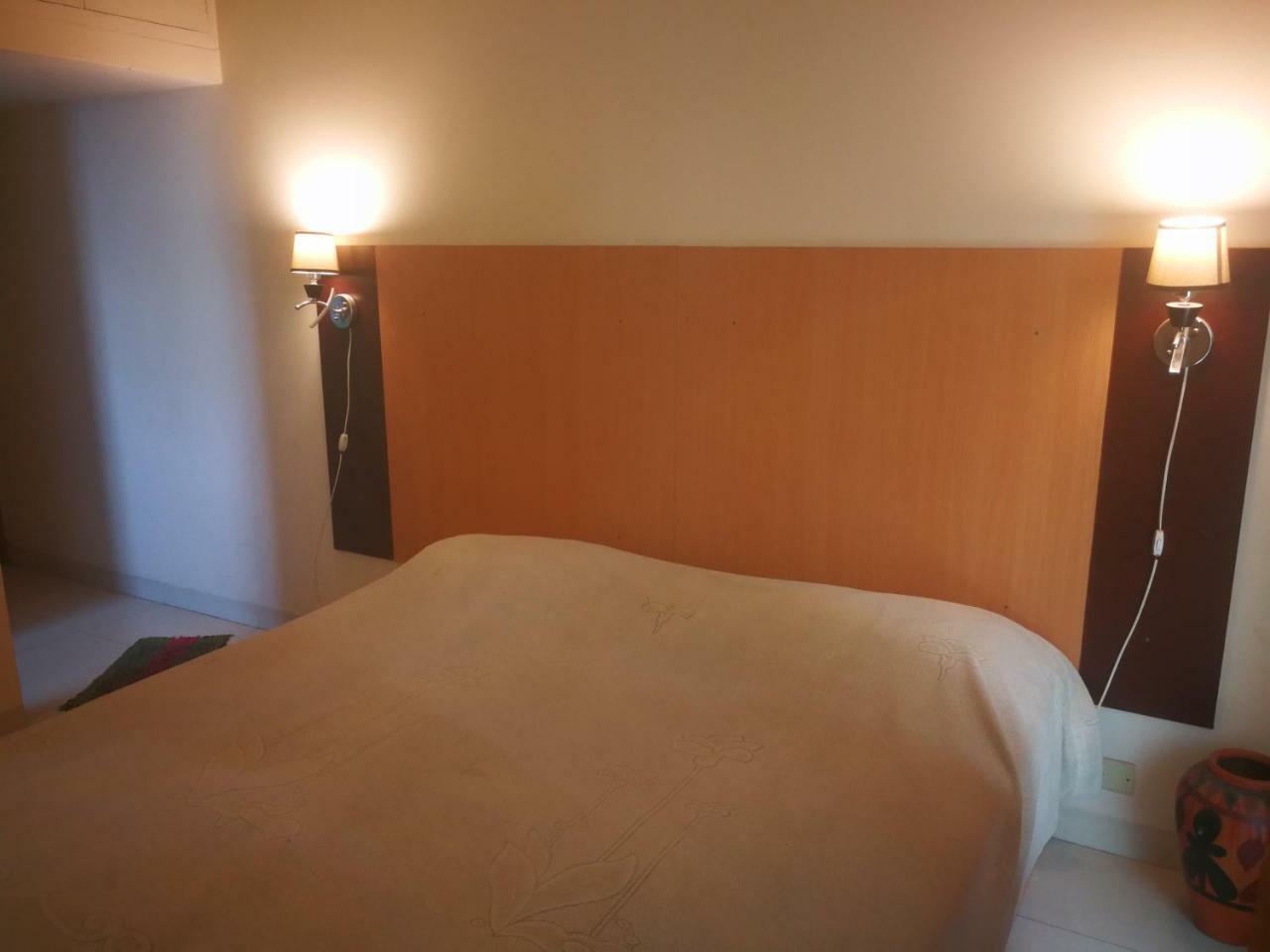 Rajanigandha Family Suites Дакка Екстер'єр фото